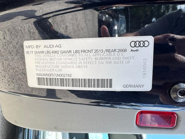 Audi A5 Cabriolet Vehicle Full-screen Gallery Image 36