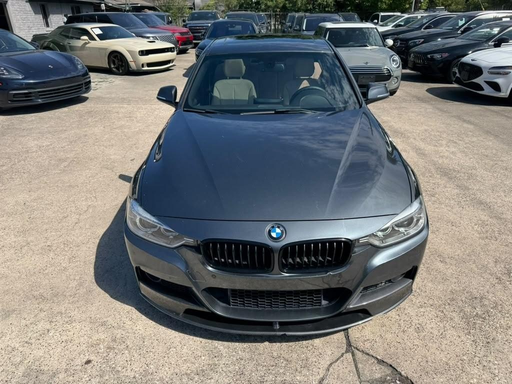 BMW 335i Vehicle Full-screen Gallery Image 03