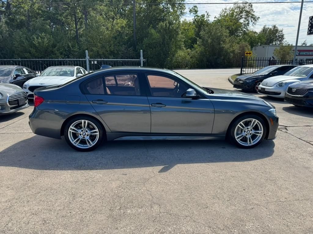 BMW 335i Vehicle Full-screen Gallery Image 05