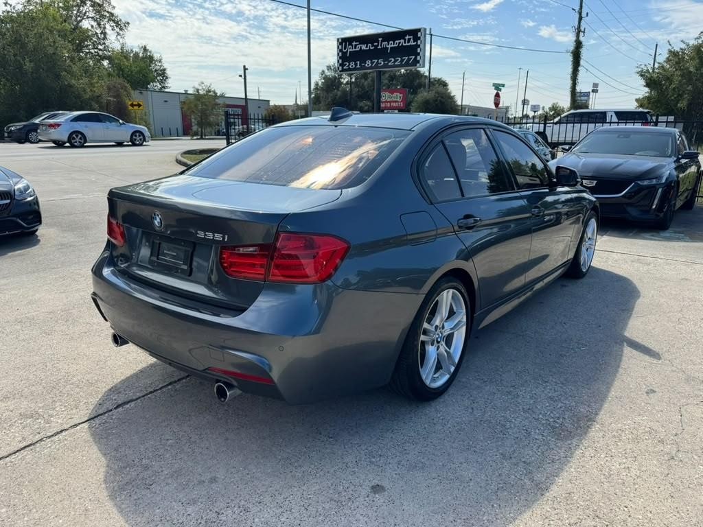 BMW 335i Vehicle Full-screen Gallery Image 06