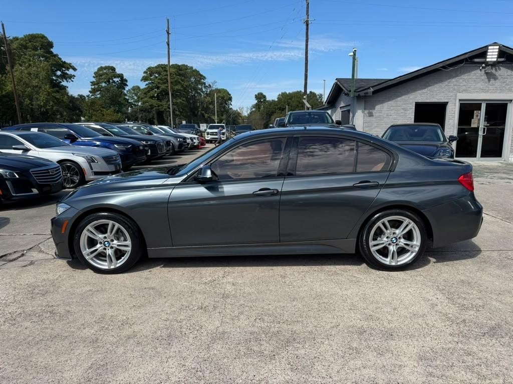 BMW 335i Vehicle Full-screen Gallery Image 09