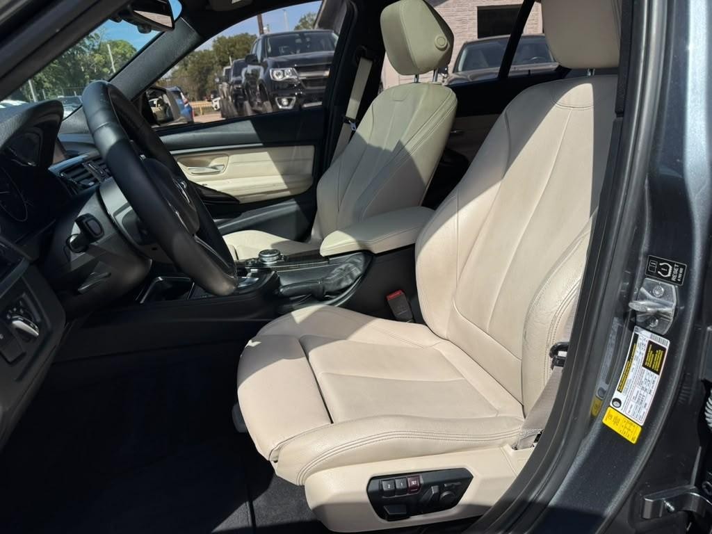 BMW 335i Vehicle Full-screen Gallery Image 11
