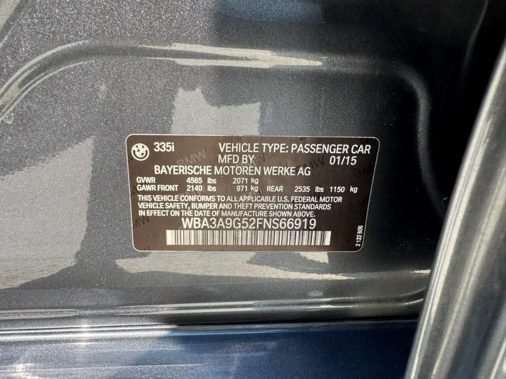 BMW 335i Vehicle Full-screen Gallery Image 30