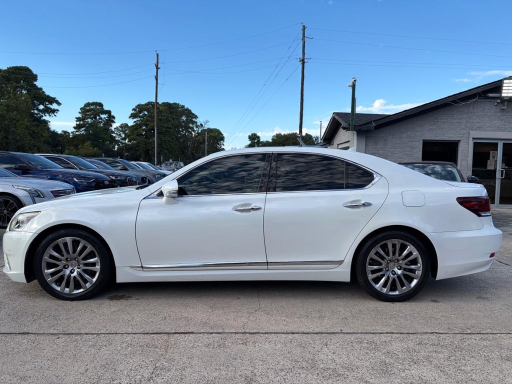 Lexus LS 460 Vehicle Full-screen Gallery Image 09