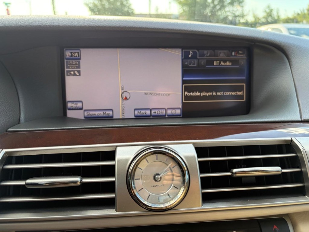 Lexus LS 460 Vehicle Full-screen Gallery Image 22