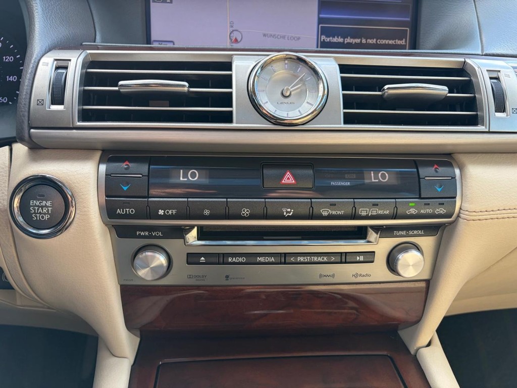 Lexus LS 460 Vehicle Full-screen Gallery Image 24