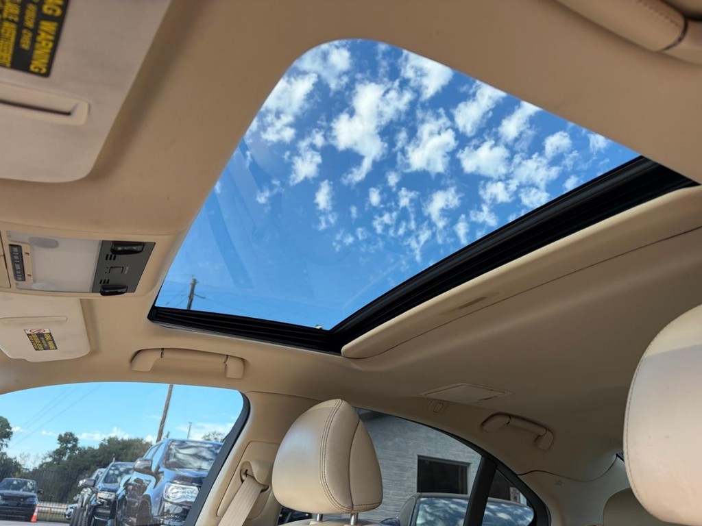 Lexus LS 460 Vehicle Full-screen Gallery Image 27