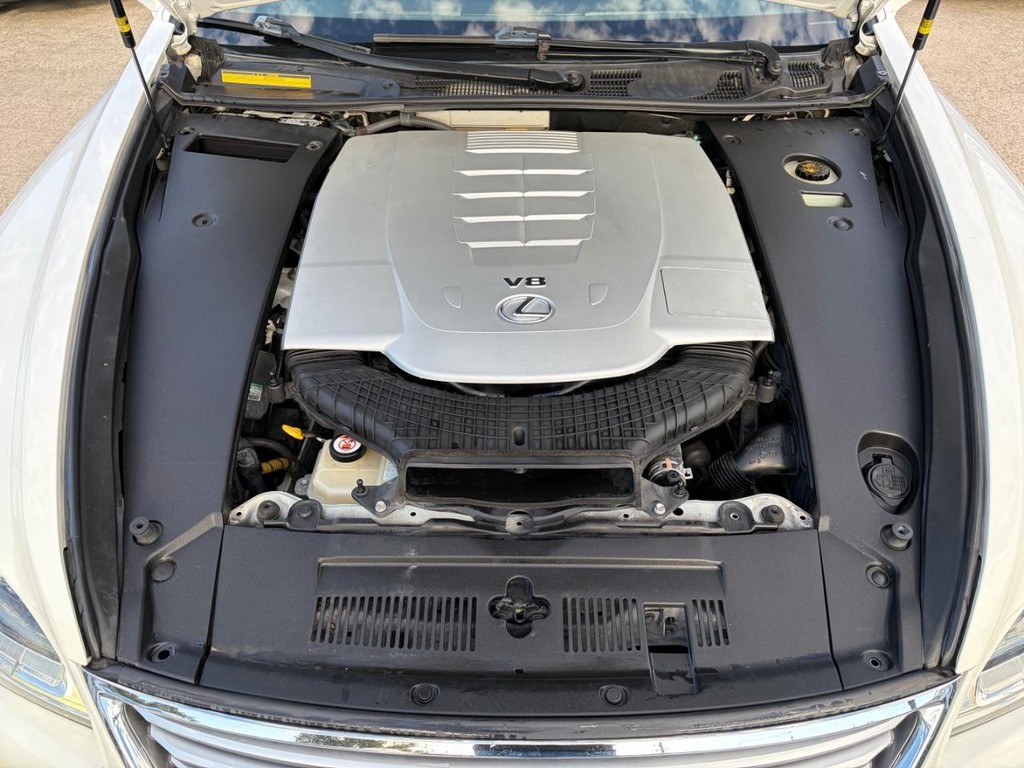 Lexus LS 460 Vehicle Full-screen Gallery Image 29