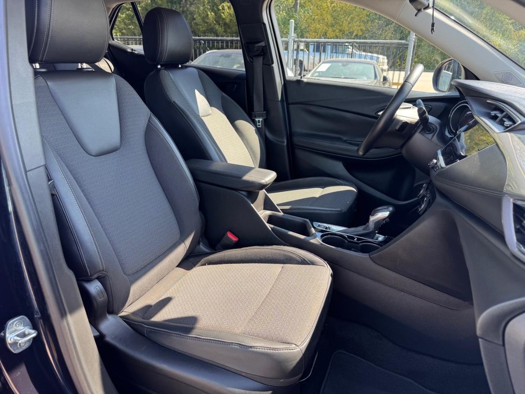 Buick Encore GX Vehicle Full-screen Gallery Image 14