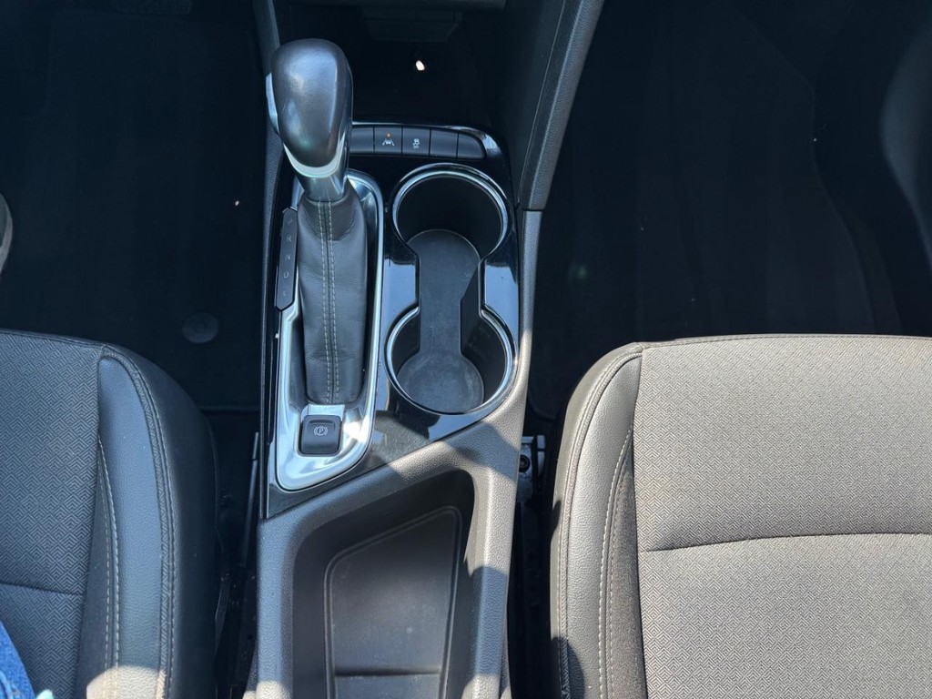 Buick Encore GX Vehicle Full-screen Gallery Image 23