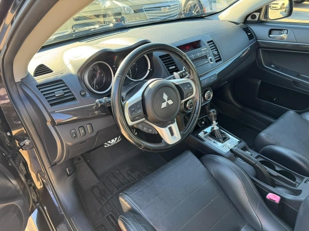 Mitsubishi Lancer Vehicle Full-screen Gallery Image 10