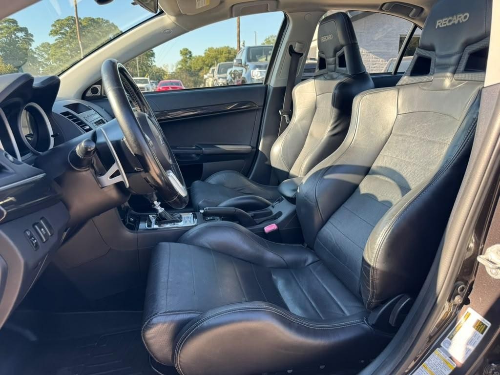 Mitsubishi Lancer Vehicle Full-screen Gallery Image 11