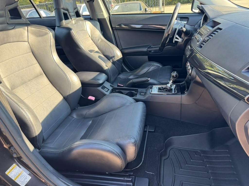 Mitsubishi Lancer Vehicle Full-screen Gallery Image 14