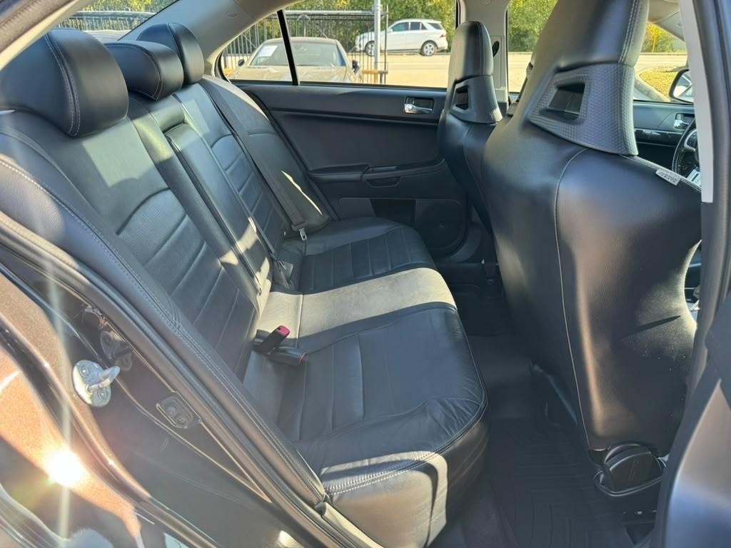 Mitsubishi Lancer Vehicle Full-screen Gallery Image 16