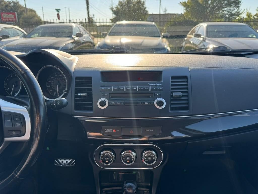 Mitsubishi Lancer Vehicle Full-screen Gallery Image 22