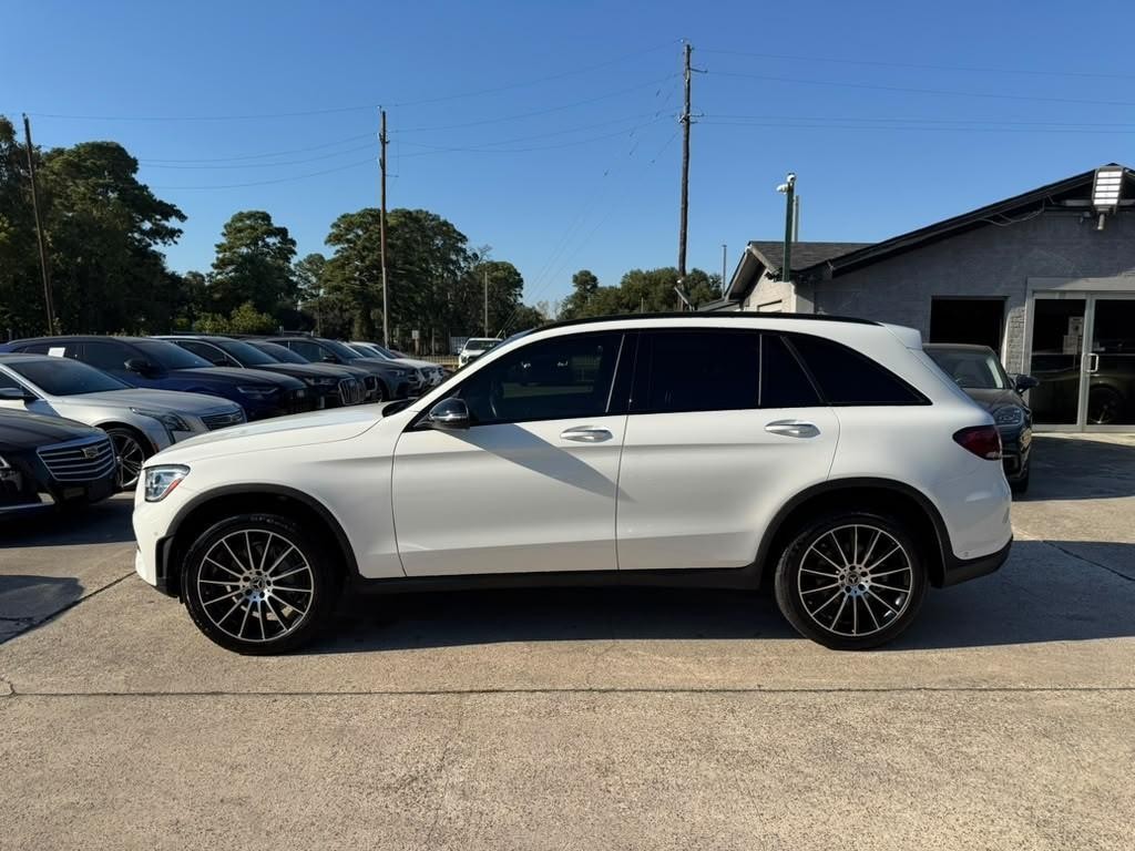 Mercedes-Benz GLC 300 Vehicle Full-screen Gallery Image 09