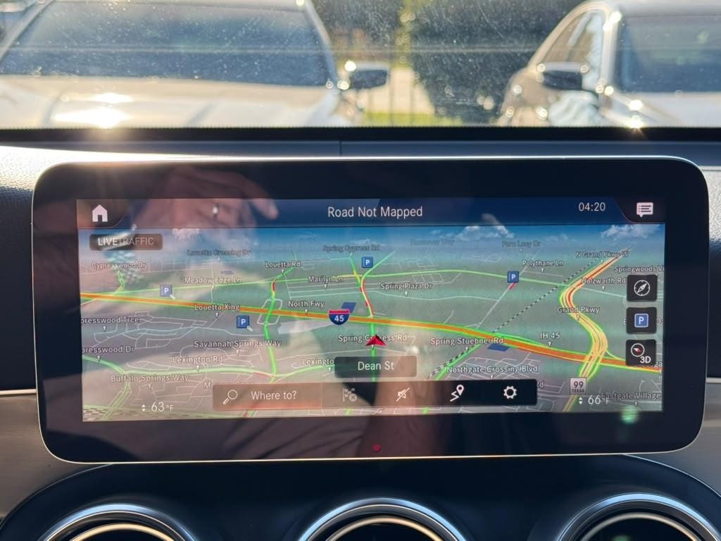 Mercedes-Benz GLC 300 Vehicle Full-screen Gallery Image 24