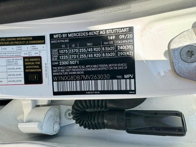 Mercedes-Benz GLC 300 Vehicle Full-screen Gallery Image 30