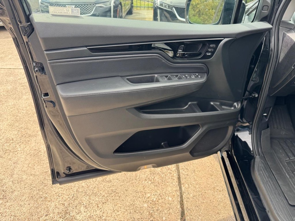 Honda Odyssey Vehicle Full-screen Gallery Image 12