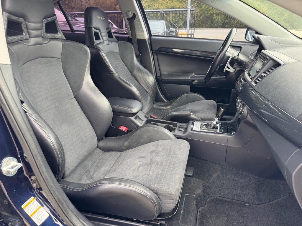 Mitsubishi Lancer Evolution Vehicle Full-screen Gallery Image 14