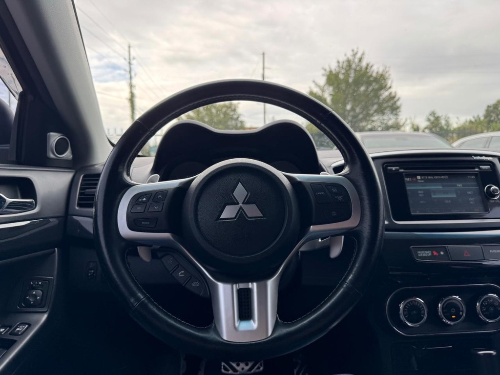 Mitsubishi Lancer Evolution Vehicle Full-screen Gallery Image 20