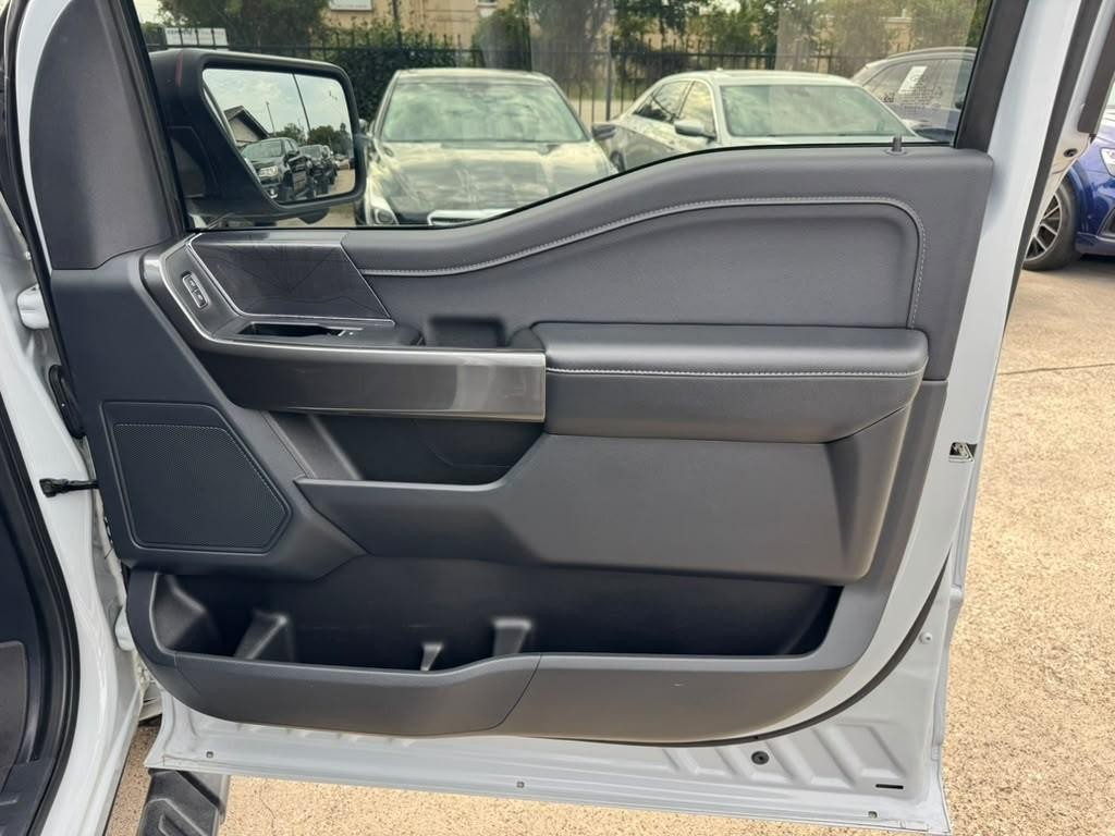 Ford F-150 Vehicle Full-screen Gallery Image 15