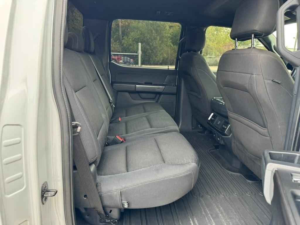 Ford F-150 Vehicle Full-screen Gallery Image 16