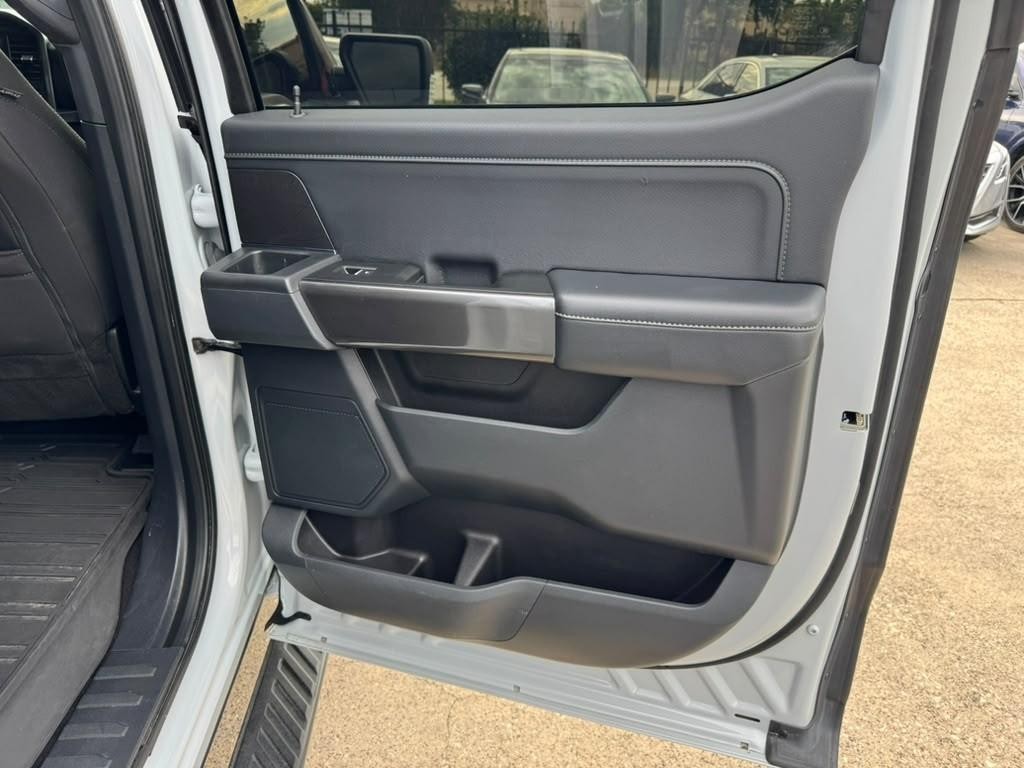 Ford F-150 Vehicle Full-screen Gallery Image 17
