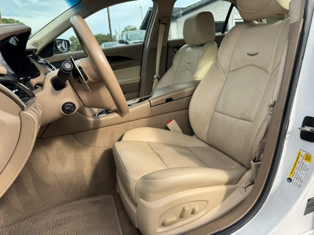 Cadillac CTS Sedan Vehicle Full-screen Gallery Image 11