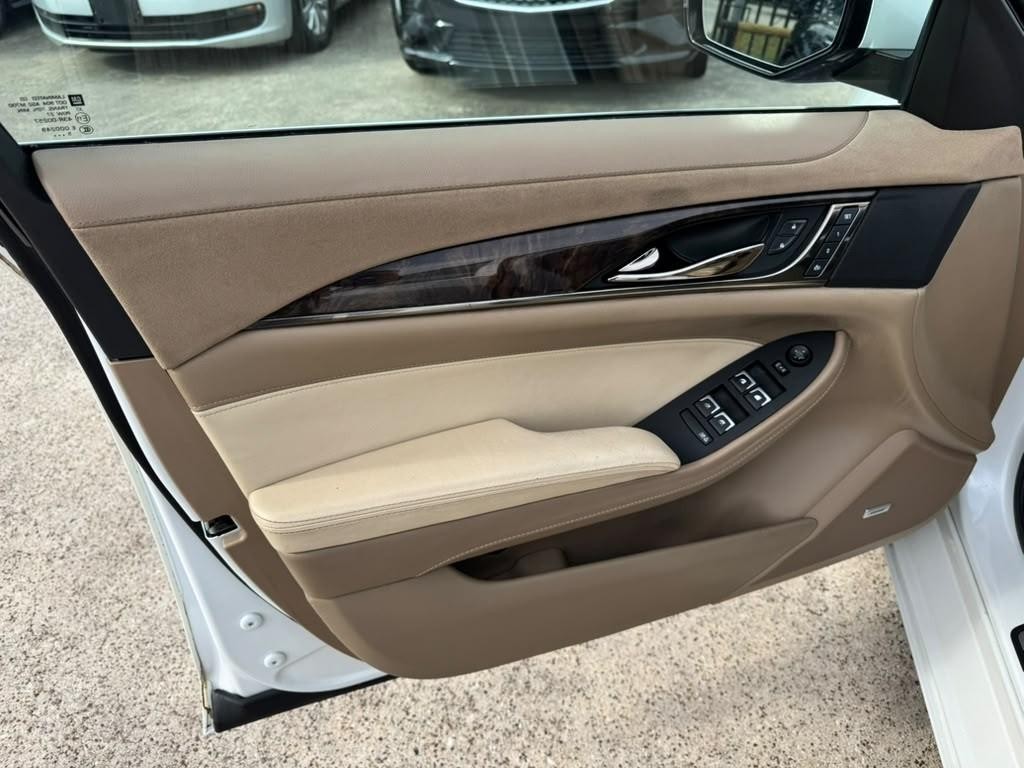 Cadillac CTS Sedan Vehicle Full-screen Gallery Image 12