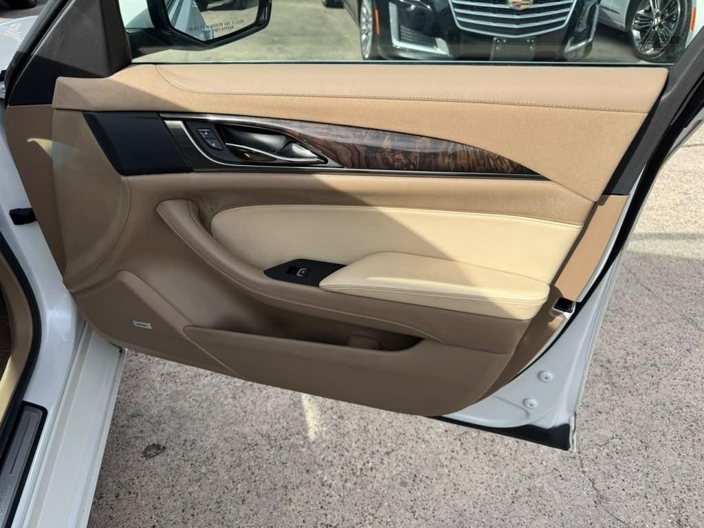 Cadillac CTS Sedan Vehicle Full-screen Gallery Image 15
