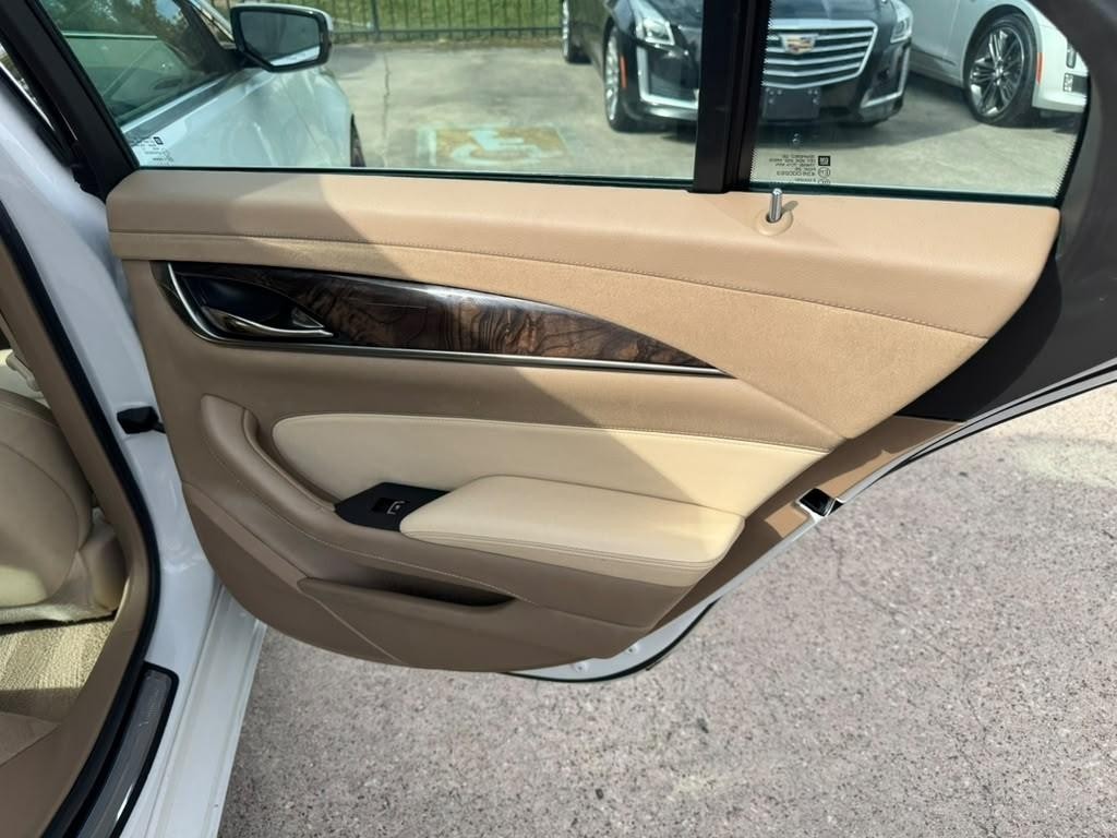 Cadillac CTS Sedan Vehicle Full-screen Gallery Image 17
