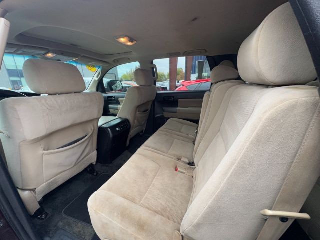 Toyota Sequoia Vehicle Full-screen Gallery Image 07