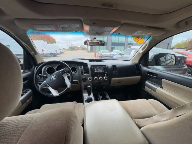 Toyota Sequoia Vehicle Full-screen Gallery Image 08