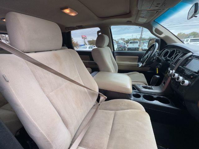 Toyota Sequoia Vehicle Full-screen Gallery Image 11