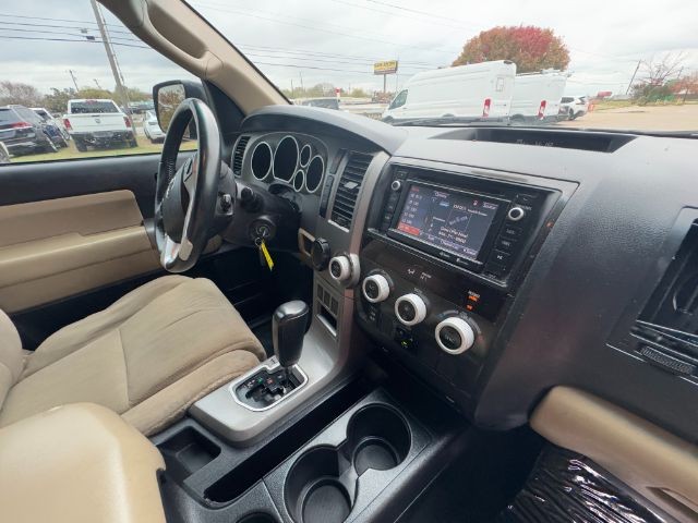 Toyota Sequoia Vehicle Full-screen Gallery Image 12