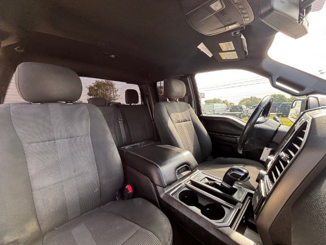 Ford F-150 Vehicle Full-screen Gallery Image 09