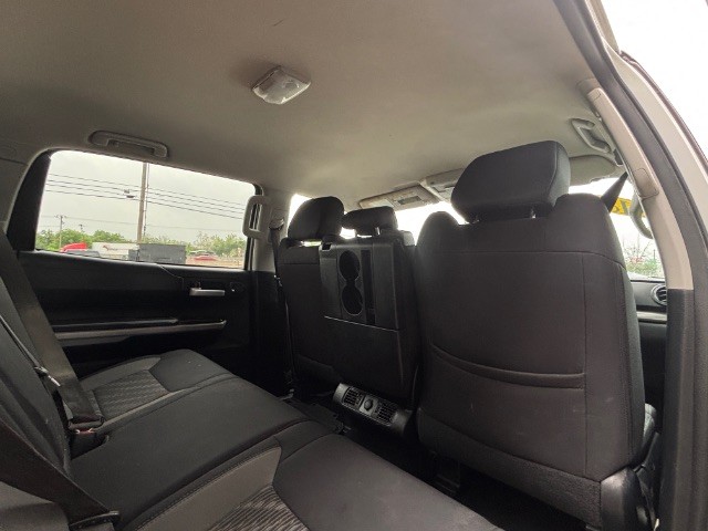 Toyota Tundra 4WD Vehicle Full-screen Gallery Image 09