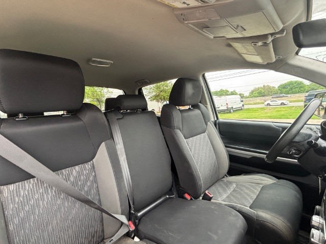 Toyota Tundra 4WD Vehicle Full-screen Gallery Image 10