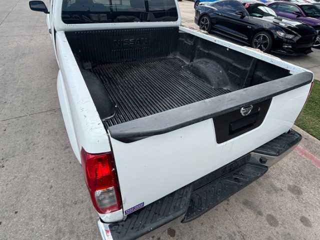 Nissan Frontier Vehicle Full-screen Gallery Image 05