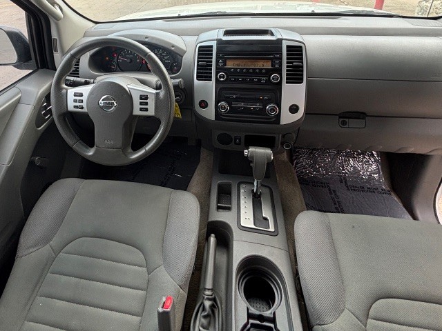 Nissan Frontier Vehicle Full-screen Gallery Image 10