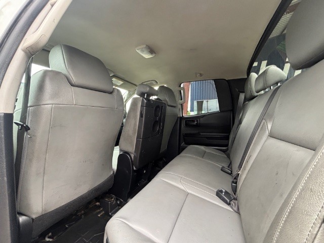 Toyota Tundra 2WD Vehicle Full-screen Gallery Image 05