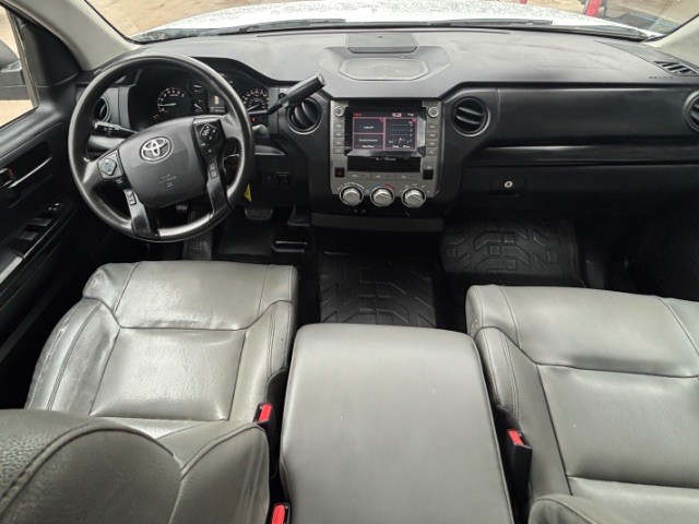 Toyota Tundra 2WD Vehicle Full-screen Gallery Image 09