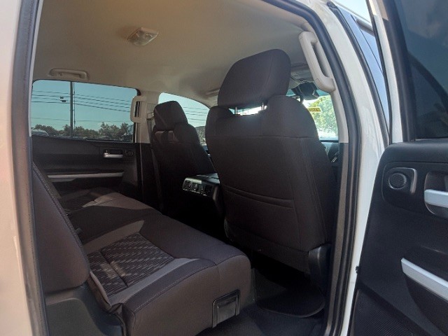 Toyota Tundra 4WD Vehicle Full-screen Gallery Image 03