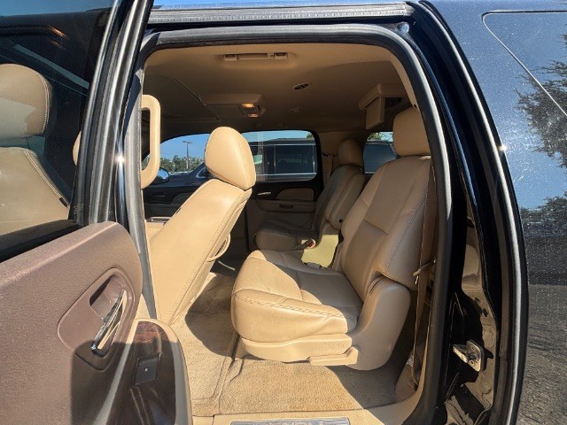 GMC Yukon XL Vehicle Full-screen Gallery Image 03