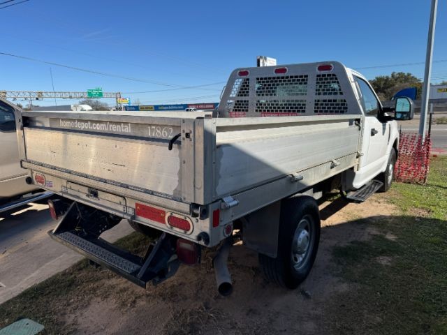 Ford Super Duty F-250 SRW Vehicle Full-screen Gallery Image 02