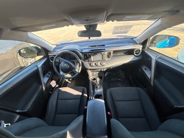 Toyota RAV4 Vehicle Full-screen Gallery Image 08