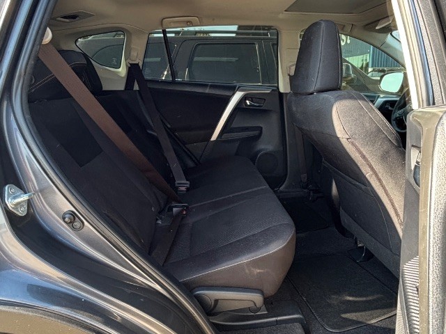 Toyota RAV4 Vehicle Full-screen Gallery Image 04