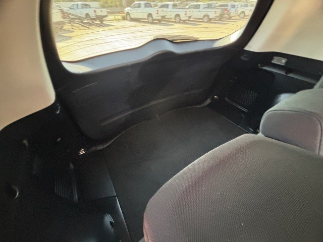 Toyota RAV4 Vehicle Full-screen Gallery Image 05