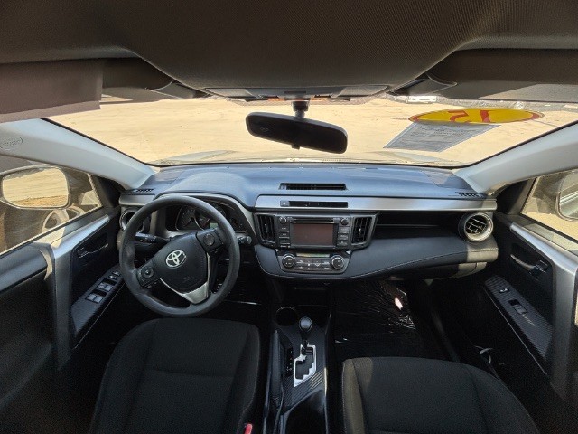 Toyota RAV4 Vehicle Full-screen Gallery Image 06